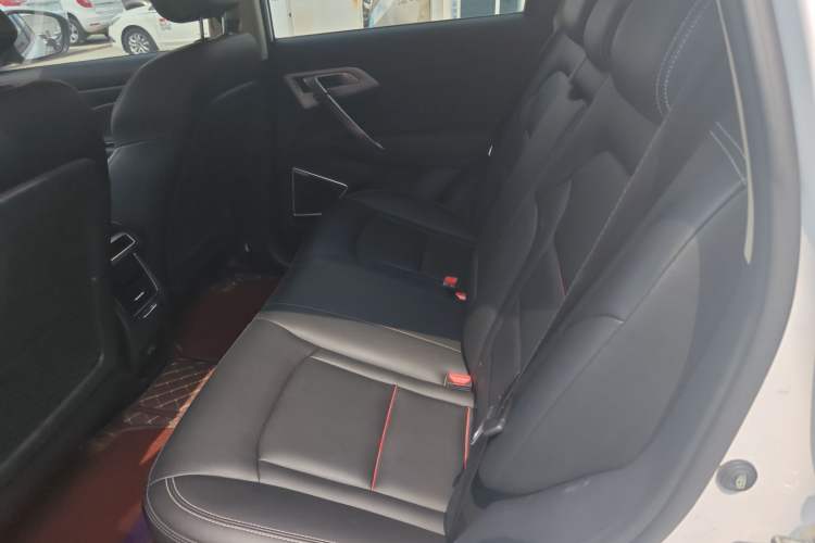 Used Geely Auto Emgrand X7 Sport 2020 1.8TD DCT Two-Wheel Drive Smart Connect 4G-Enabled Version

