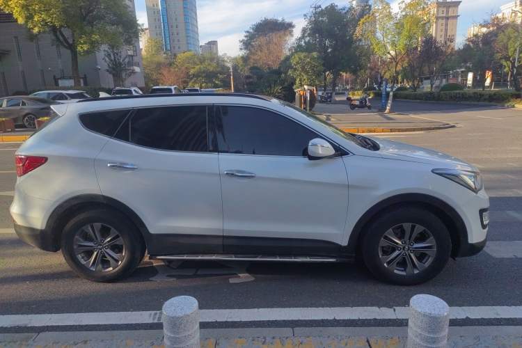 Used Hyundai Santa Fe 2013 2.4L Automatic 4x4 Smart Version
