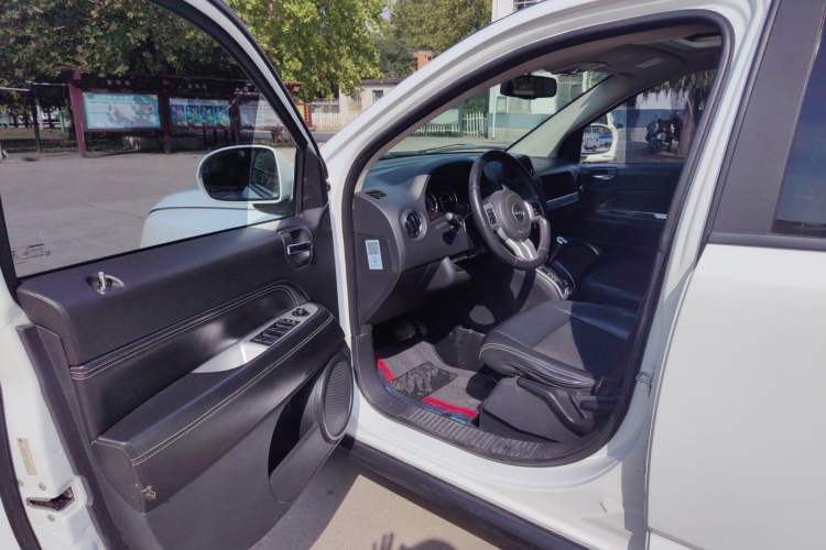 Used  Compass 2014 Revised Version 2.4L Four-Wheel Drive Comfort Edition