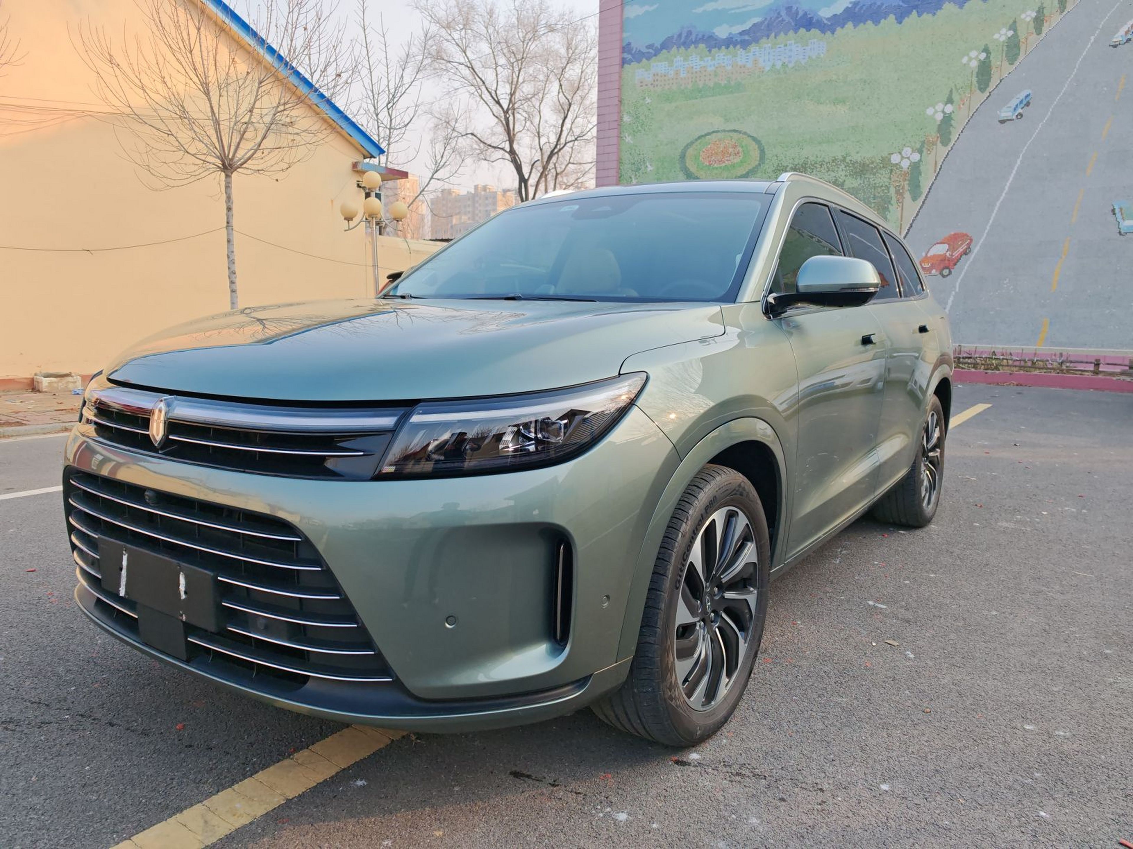 Под передней частью автомобиля