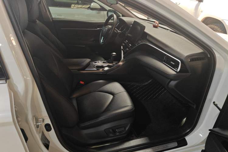 Used Toyota Camry 2021 2.0G Luxury Edition
