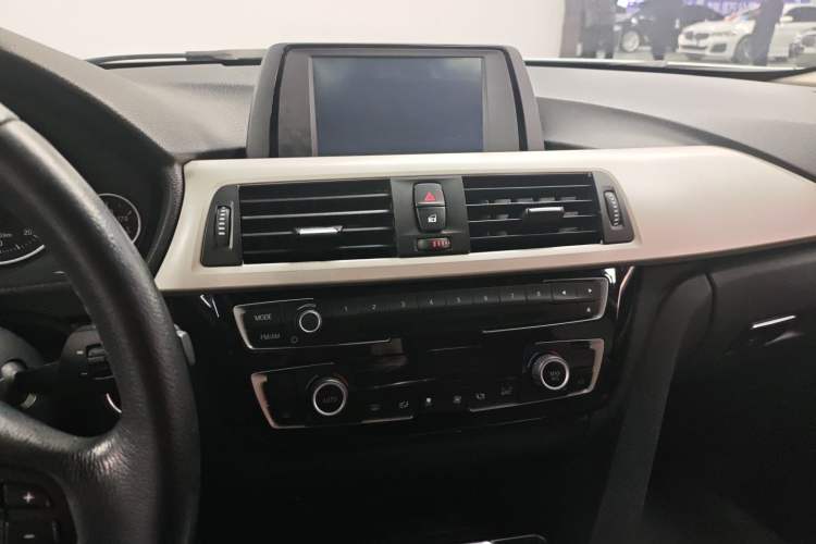 Used BMW 3 Series 2016 320Li Ambition Model
