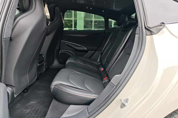 Used  SU7 2024 Rear-Drive Long-Range Intelligent Driving Version
