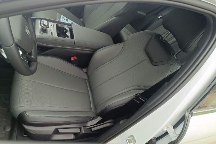 Used BYD Qin L 2025 DM-i Smart Drive 80KM Leading Model
