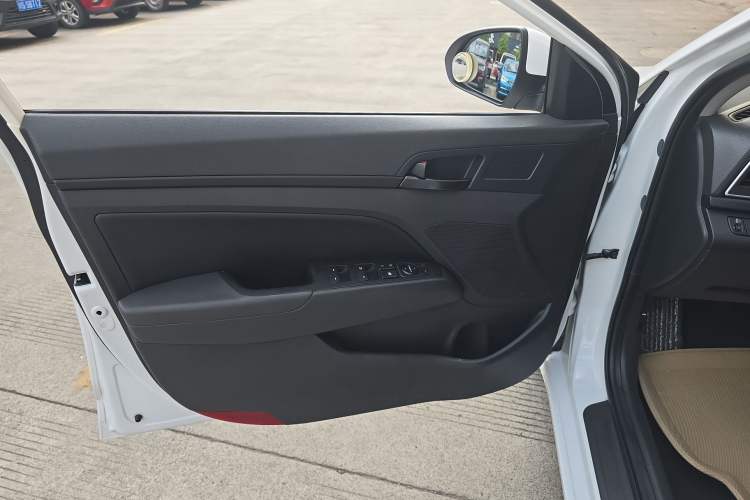 Used Hyundai Elantra 2019 1.4T Dual-Clutch Xuan Dong · Dynamic Model
