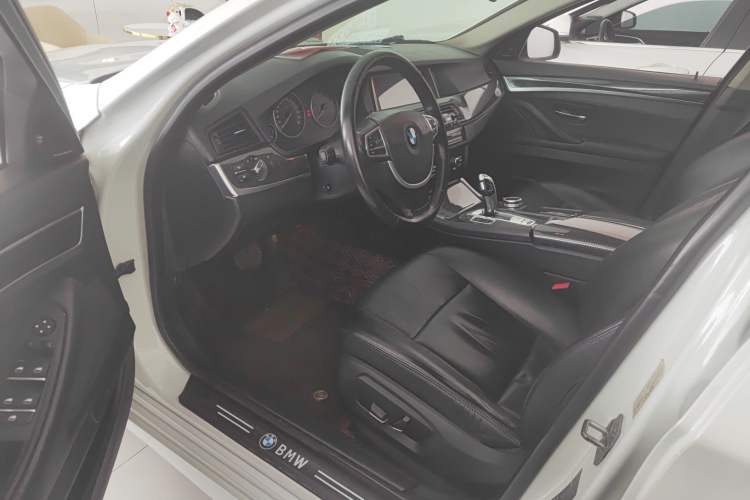 Used BMW 5 Series 2014 520Li Elegant Model
