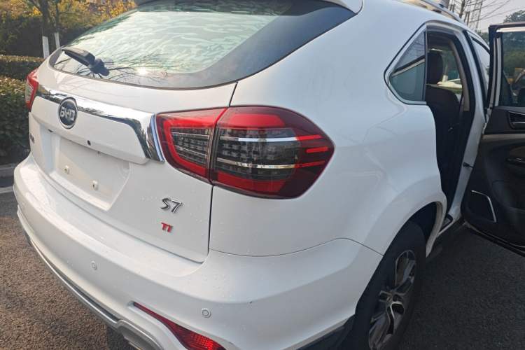 Used BYD S7 2017 1.5T Manual Luxury Model
