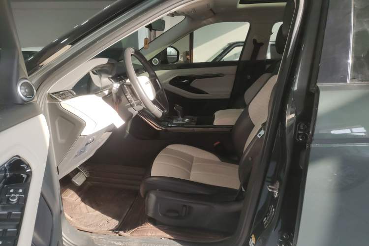 Used Land Rover Range Rover Evoque 2021 Range Rover Velar L 249PS R-Dynamic First Edition
