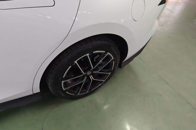 Used Changan UNI-V iDD 2024 Blue Whale Smart Electric iDD 136km ZhiKu Model
