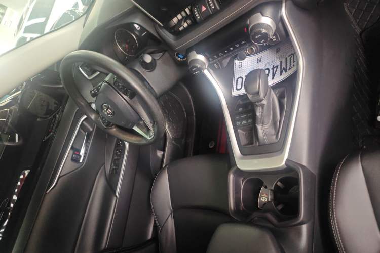 Used Toyota Wildlander 2020 2.0L CVT 4x4 Luxury Edition
