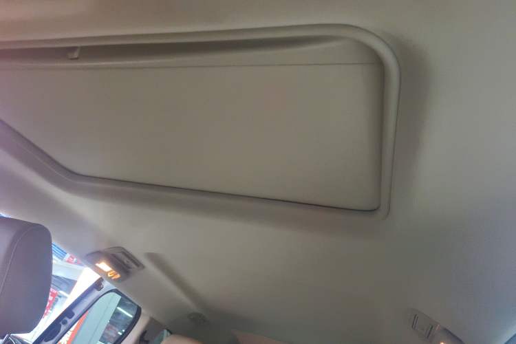 Used Buick GL8 2023 Facelifted Land Cruiser Executive Luxury Version
