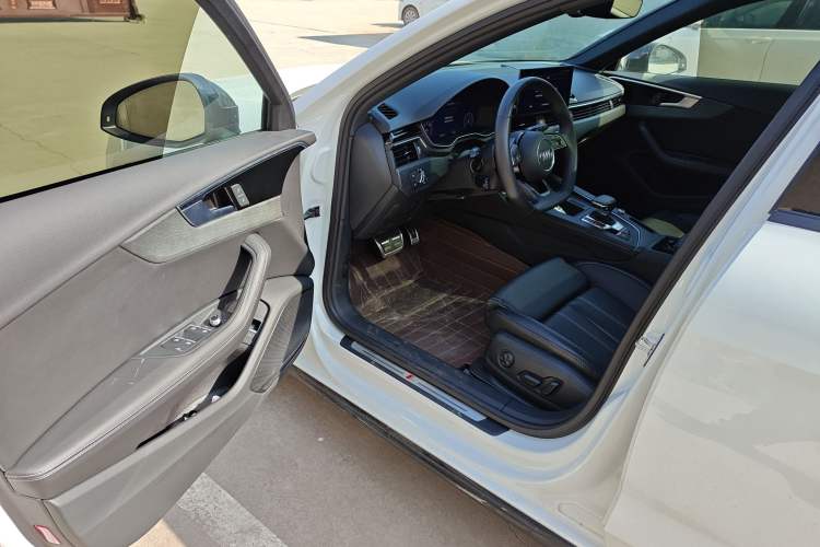 Used Audi A4L 2023 40 TFSI Luxury Dynamic Model
