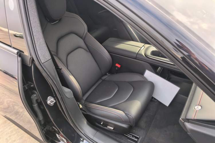 Used  SU7 2024 Rear-Drive Ultra-Long Range Advanced Pro-Level Intelligent Driving Version
