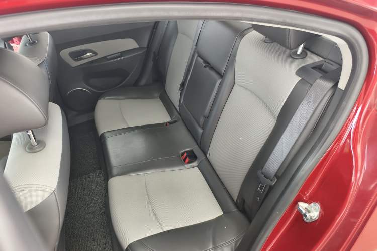 Used Chevrolet Cruze 2013 1.8L SE AT
