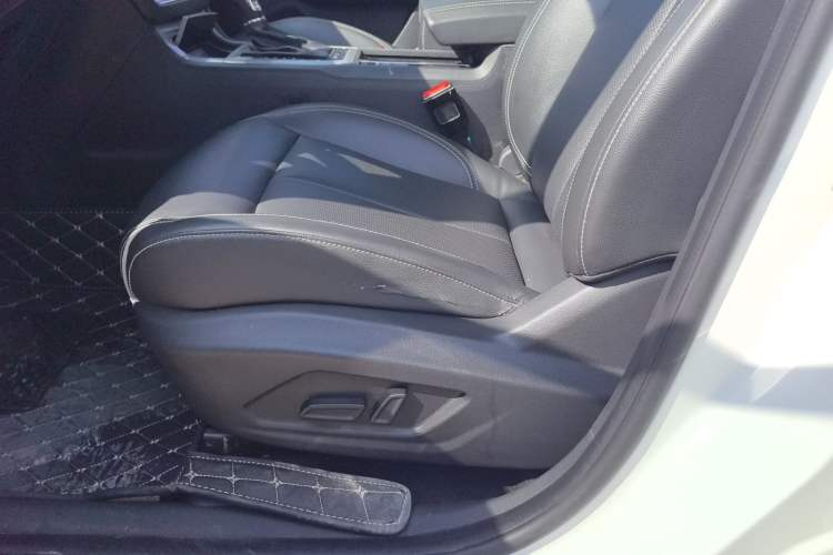 Used Roewe RX5 2019 20T Two-Wheel Drive Automatic 4G Connected Platinum Edition
