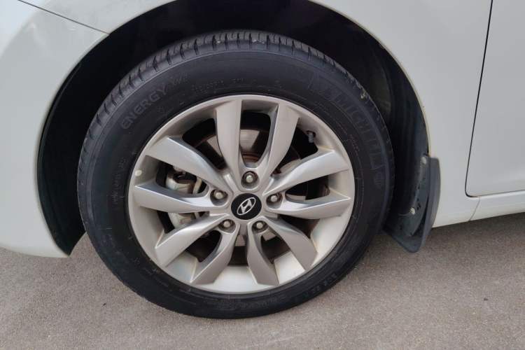 Used Hyundai Elantra 2015 1.6L Manual Fashion Edition
