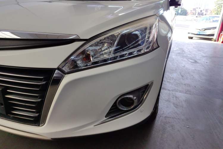 Used Luxgen U6 SUV 2015 1.8T ZhiZun Model
