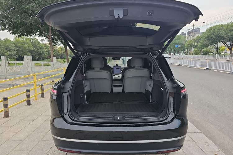 Used Nio ES8 2023 75 kWh Executive Edition
