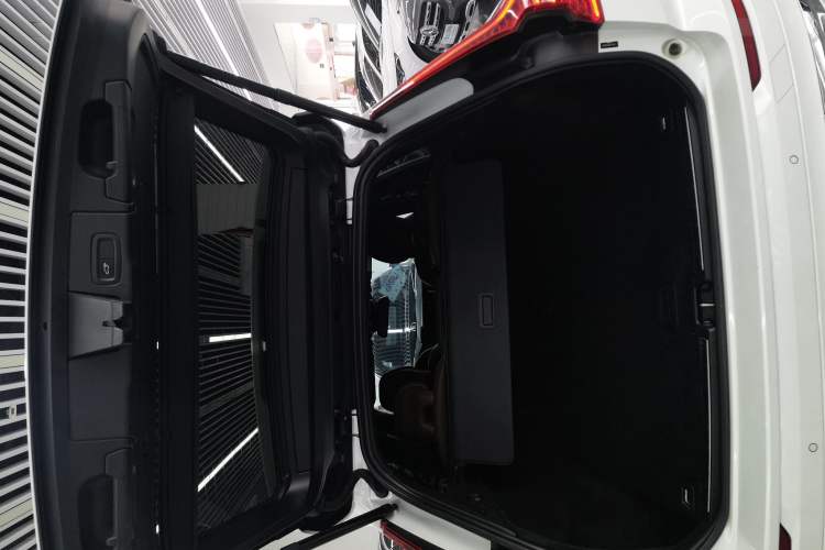 Used Volvo XC60 2023 B5 4x4 Smart Luxury Edition
