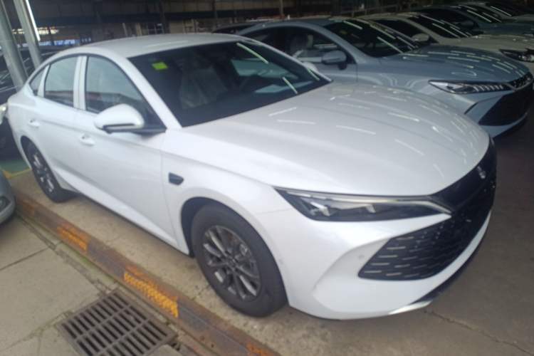 Used BYD Qin L 2025 DM-i Smart Drive 80KM Leading Model
