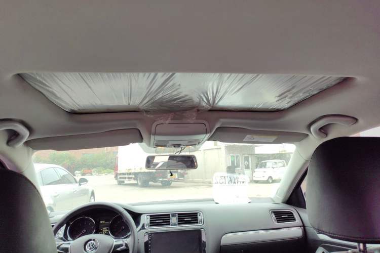 Used Volkswagen Sagitar 2015 1.6L Automatic Comfort Model
