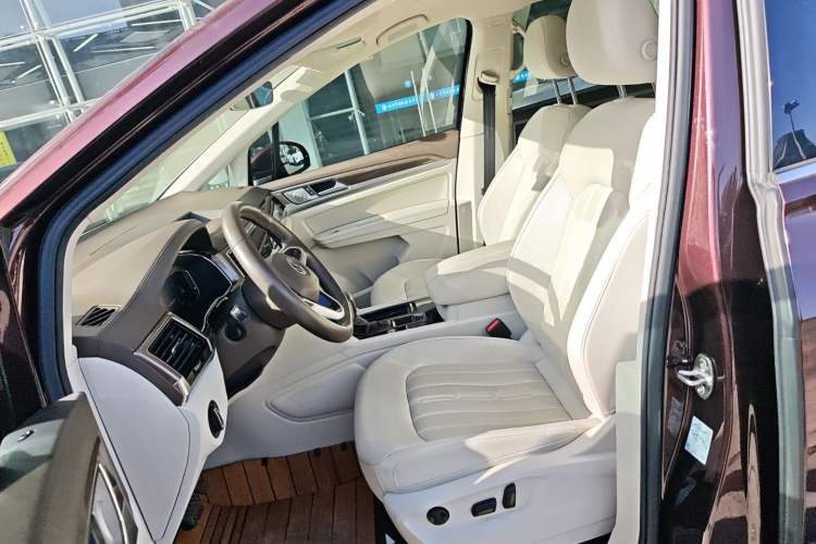 Used Volkswagen Viloran 2020 330TSI Luxury Edition
