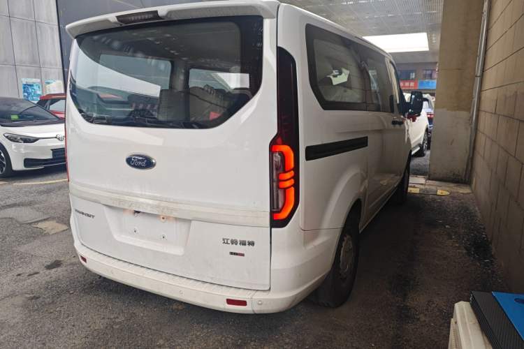 Used Ford Transit 2023 2.0T Diesel Manual Multifunction Commercial Vehicle Short Wheelbase Low Roof 5/6 Seats
