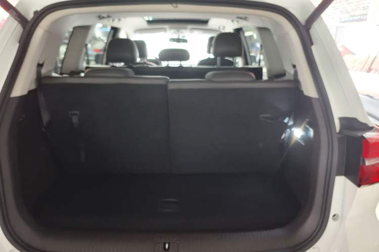 Used Roewe RX8 2019 30T Smart Connectivity Two-Wheel Drive Supreme Flagship Edition
