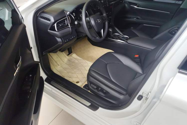 Used Toyota Camry 2021 2.0G Luxury Edition
