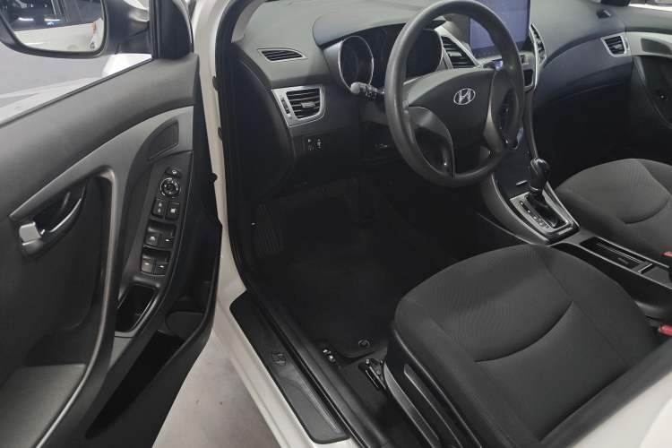 Used Hyundai Elantra 2015 1.6L Automatic Leading Model