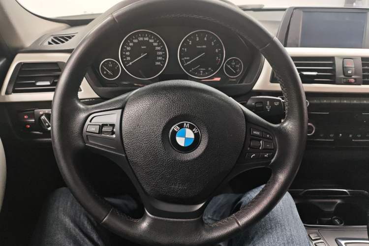 Used BMW 3 Series 2016 320Li Ambition Model
