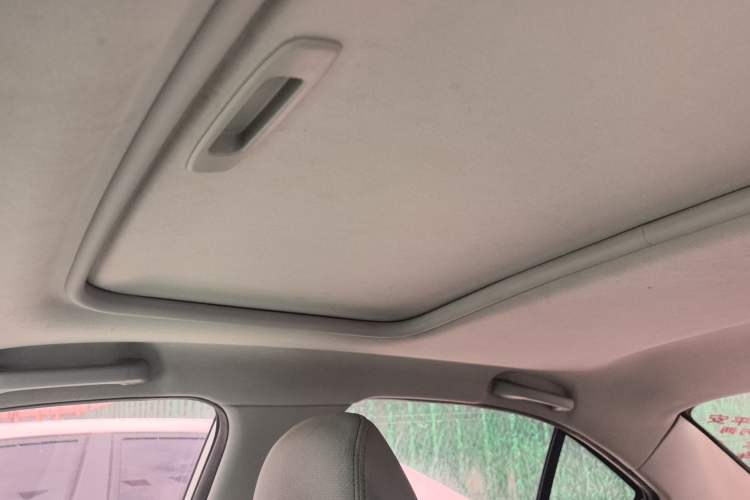 Used Chevrolet Sail 2015 Sail 3 1.5L AMT Happiness Sunroof Edition
