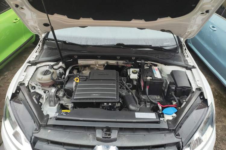 Used Volkswagen Golf 2017 1.6L Automatic Comfort Million-Vehicle Anniversary Edition
