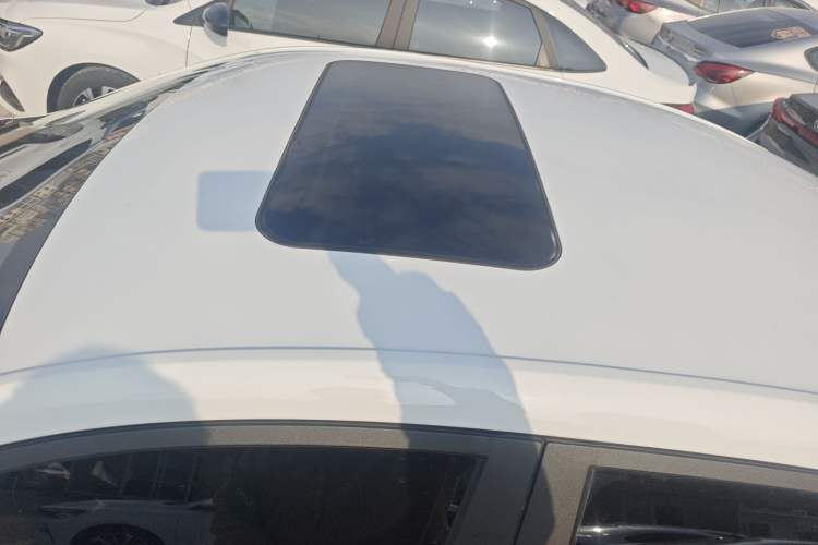 Used Roewe i5 2020 1.5L Automatic 4G Connect Luxury Flagship Edition
