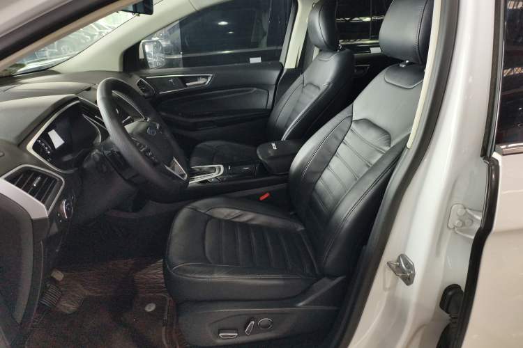 Used Ford Edge 2016 EcoBoost 245 Four-Wheel Drive Titanium Edition 7-Seater
