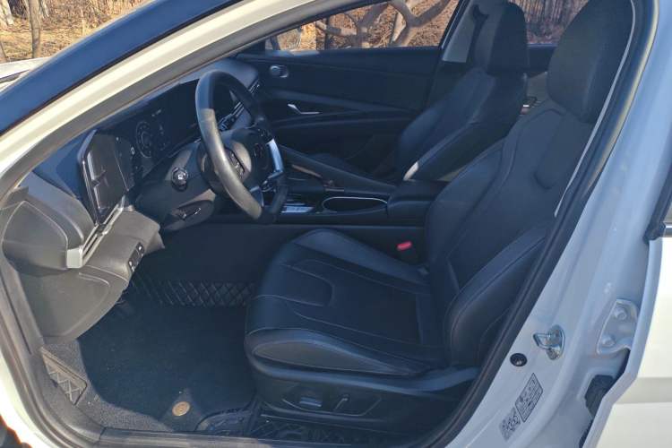 Used Hyundai Elantra 2021 1.5L CVT LUX Prestige Edition
