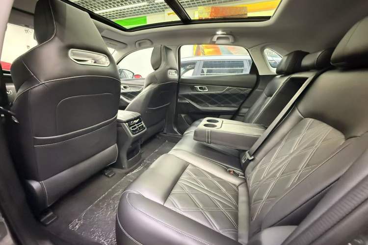 Used Changan UNI-K 2024 2.0T Two-Wheel Drive Global Edition
