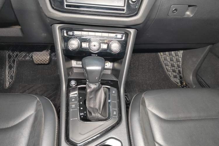 Used Volkswagen Tiguan L 2017 330TSI Automatic Two-Wheel Drive Luxury Edition
