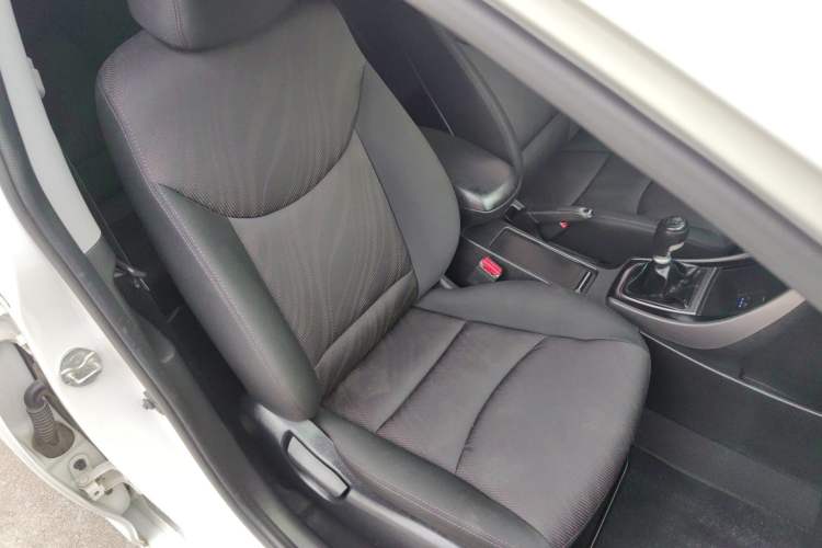 Used Hyundai Elantra 2015 1.6L Manual Fashion Edition
