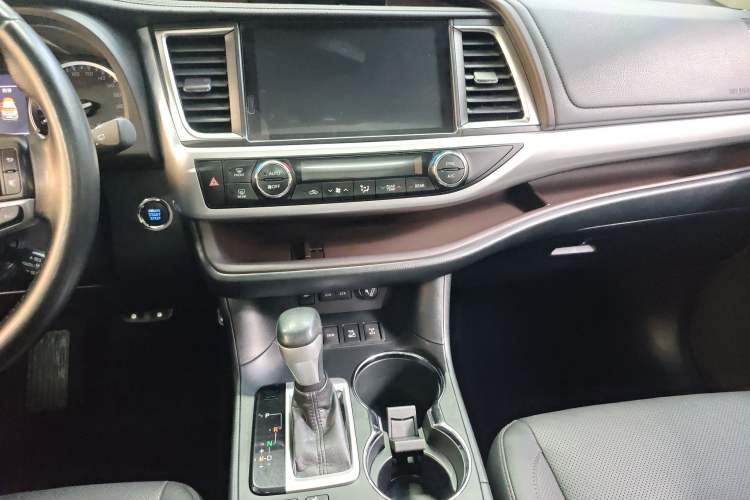 Used Toyota Highlander 2018 2.0T Four-Wheel Drive Prestige Version 7 Seats China V Emission Standard
