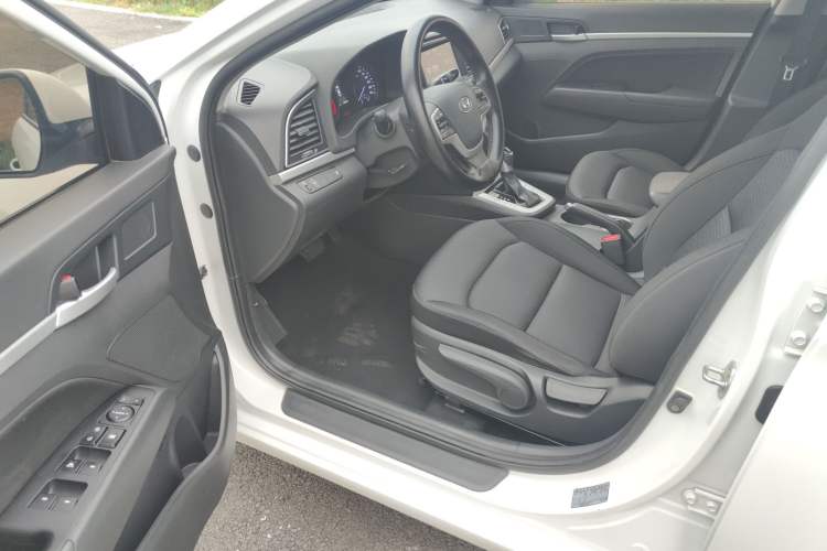 Used Hyundai Elantra 2016 1.6L Automatic ZhiXuan – Elite Version
