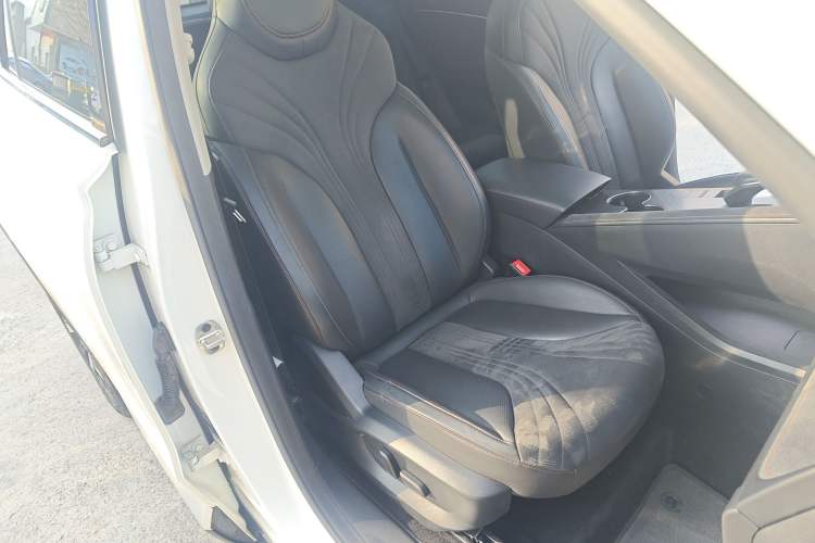 Used Roewe D5X DMH 2024 135 Tech Edition