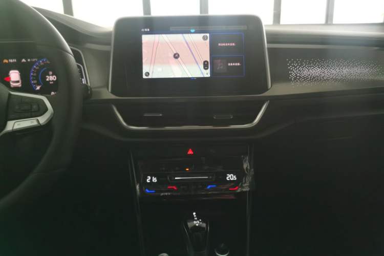 Used Volkswagen T-ROC 2026 Model 300TSI DSG Two-Wheel Drive Chenguang Edition