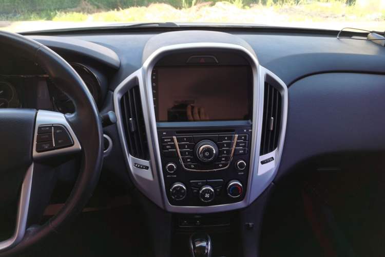 Used JMC Yusheng S350 2013 2.4T Automatic 2WD Diesel Luxury Edition 5 Seats
