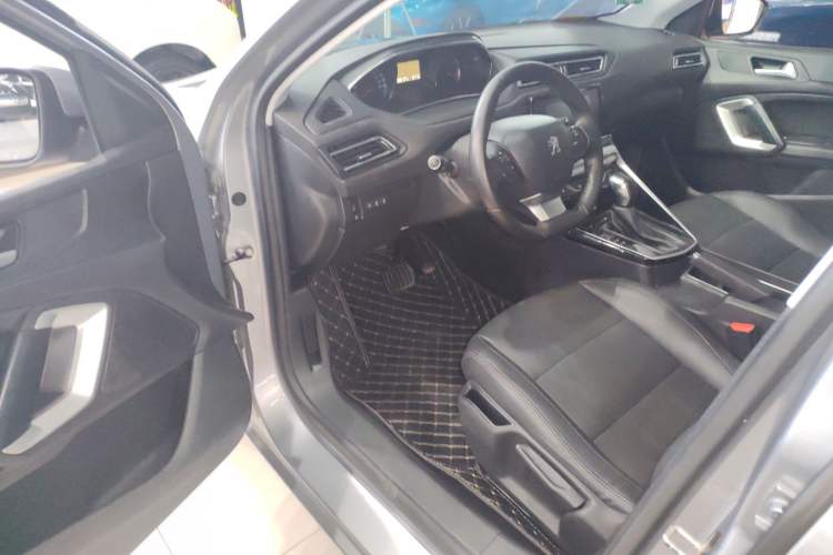 Used Peugeot 308 2018 1.6L Automatic Luxury Edition
