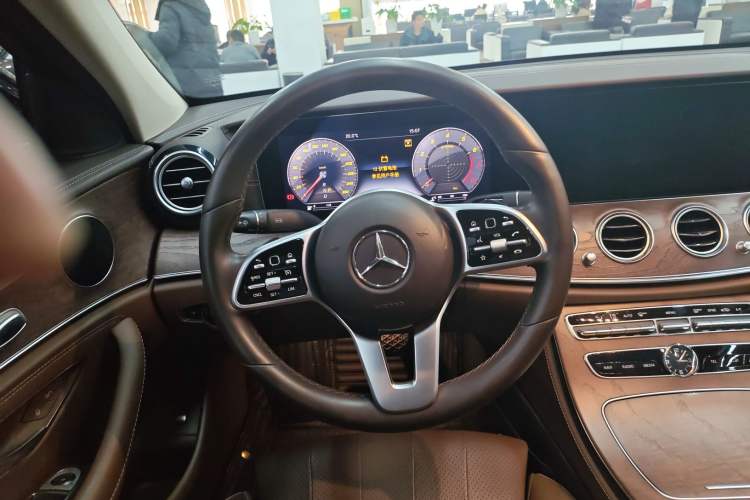 Used Mercedes-Benz E-Class 2020 Facelift E 260 L
