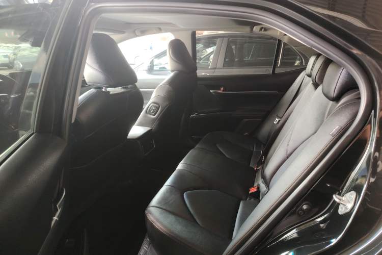 Used Toyota Camry 2021 2.0G Luxury Edition
