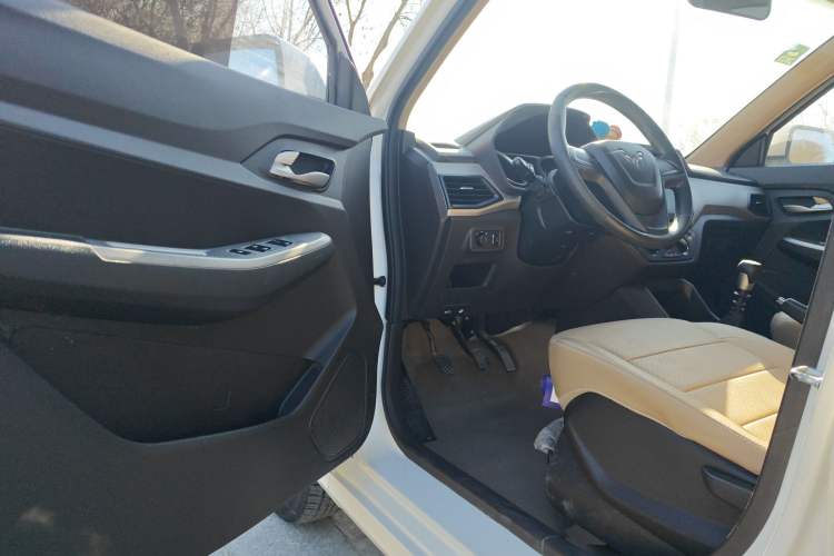 Used Wuling Hongguang 2019 1.5L S Comfort Edition China VI LAR
