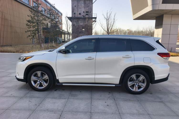 Used Toyota Highlander 2018 2.0T Four-Wheel Drive Luxury Edition 7 Seats China V Emission Standard
