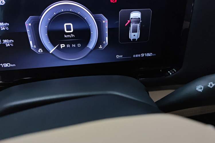 Used  Leopard 8 2025 Smart & Bold Luxury Version 7 Seats
